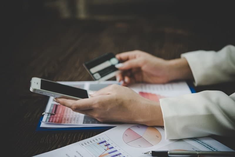 Transaction Screening vs Transaction Monitoring: Key Differences